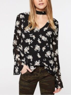 Sanctuary Black Floral V-Neck Long Sleeve Blouse